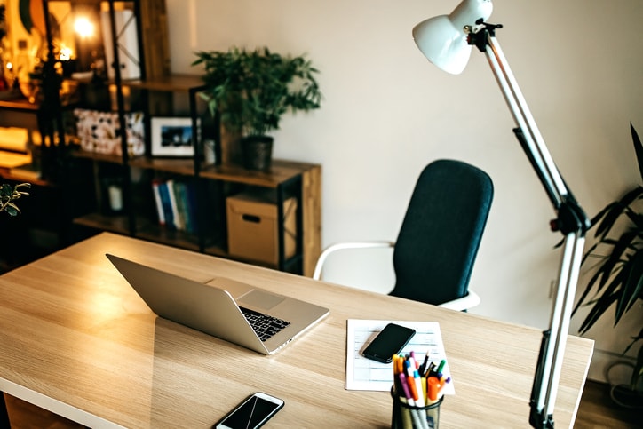 desk with lamp to do classwork